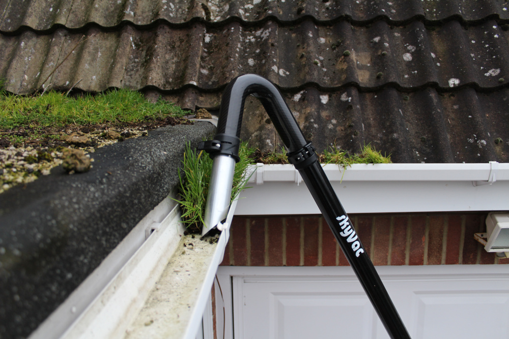 Gutter clearing in action
